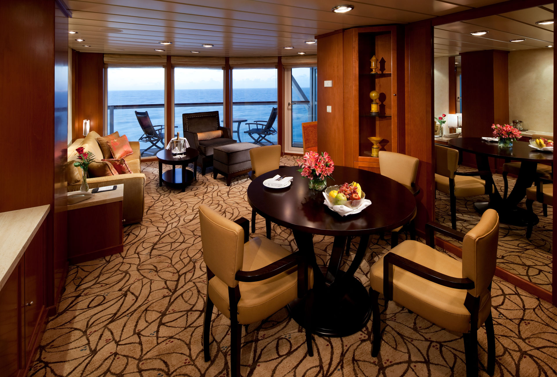 images/Ship photos/Infinity 無極號/3a_CEL_IN_Celebrity_Suite_Living_Room_edited.jpg